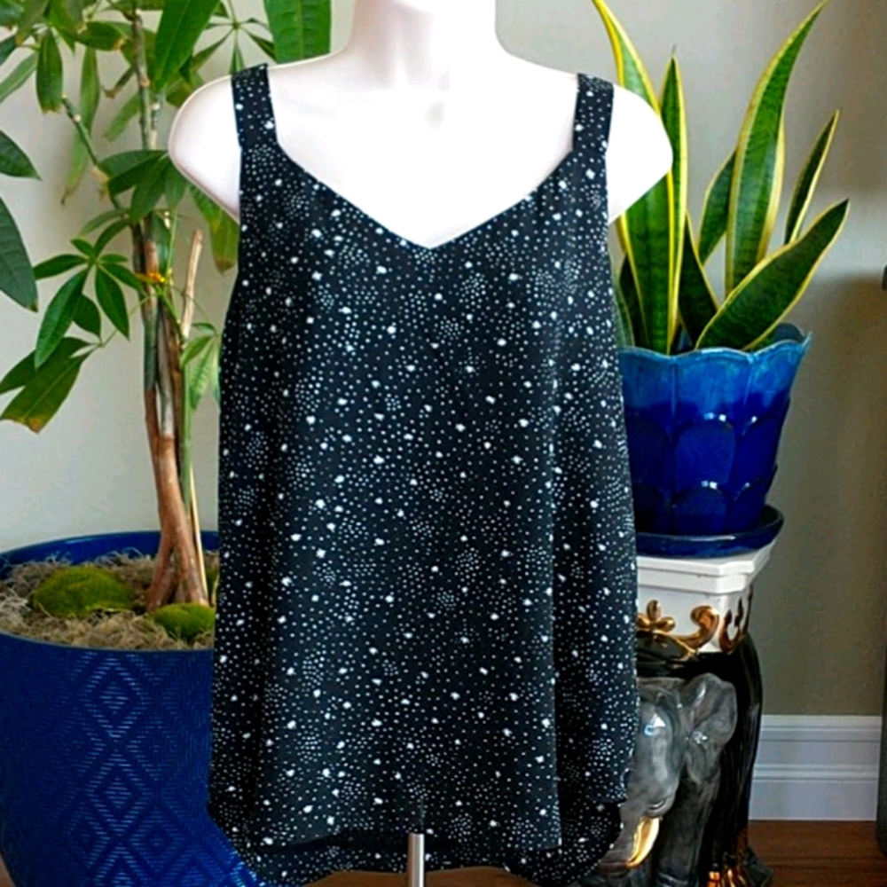 LOFT Petite Sleeveless Black w/ White Top Size MP